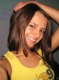 Hottie shoots her body.